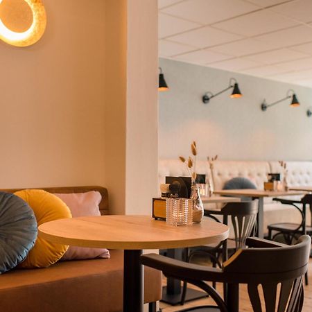 Hotel-Restaurant De Walvisvaarder هولوم المظهر الخارجي الصورة