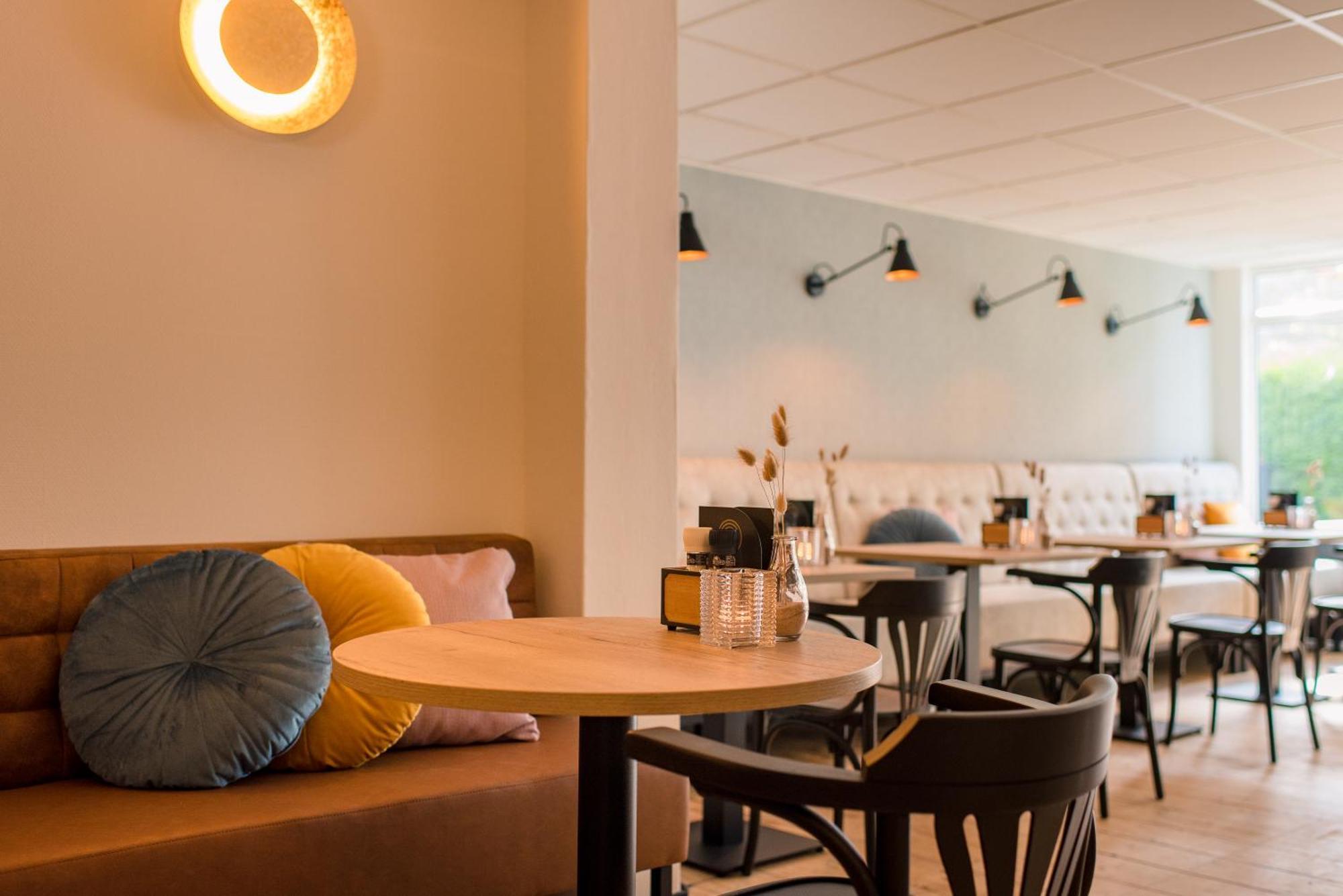 Hotel-Restaurant De Walvisvaarder هولوم المظهر الخارجي الصورة