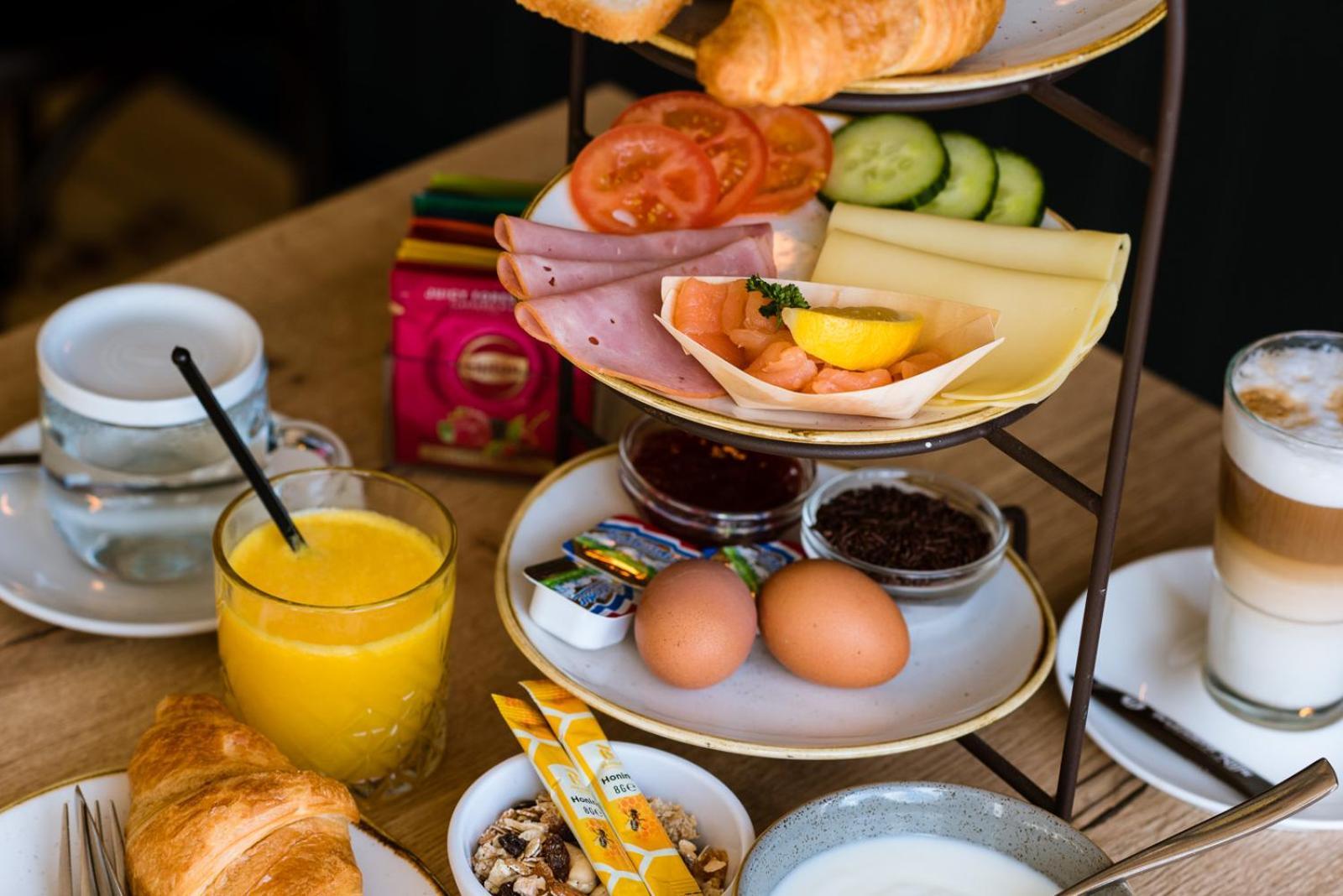 Hotel-Restaurant De Walvisvaarder هولوم المظهر الخارجي الصورة
